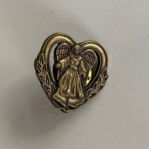 Guardian Angel Heart Brooch vintage D&D gold tone lapel pin